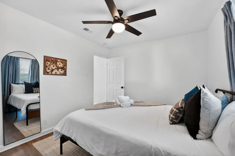 Modern 3br Townhouse Near Brushy Creek 3 Bedroom Duplex