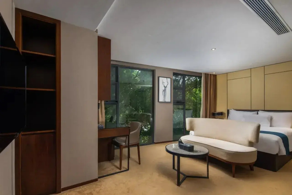 BBHOL Elegant Hotel