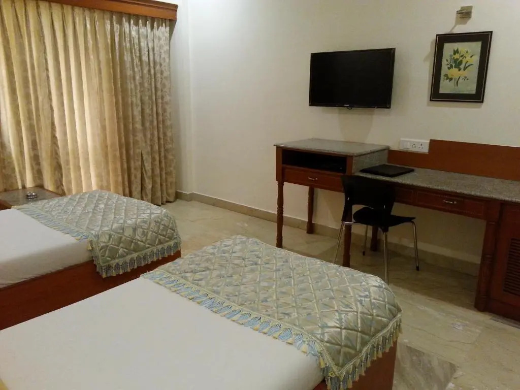 Paramount Inn