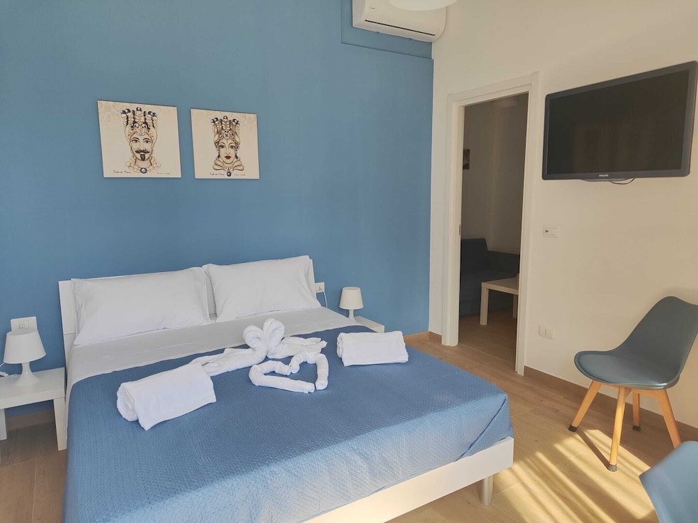 Mariella Rooms beach front with seaview and pool and garden
