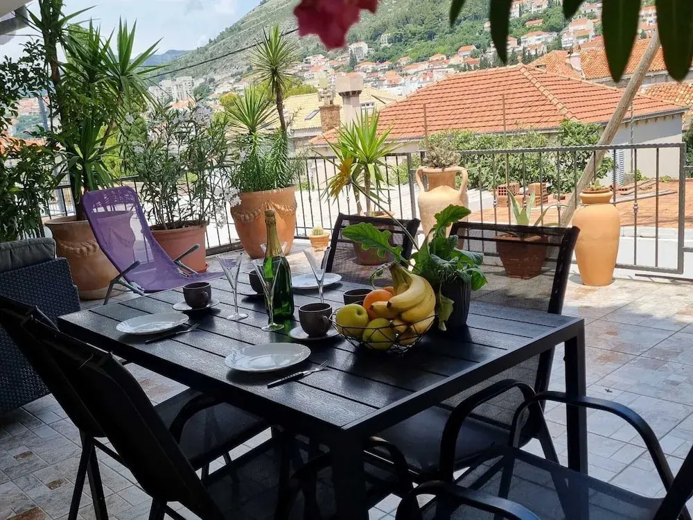 Apartments Mavi - Two-bedroom Apartment With Terrace and City View