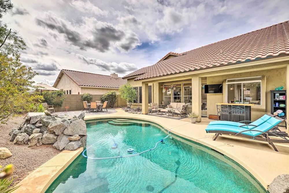 Golf & Unwind Poolside: Cave Creek Group Retreat!