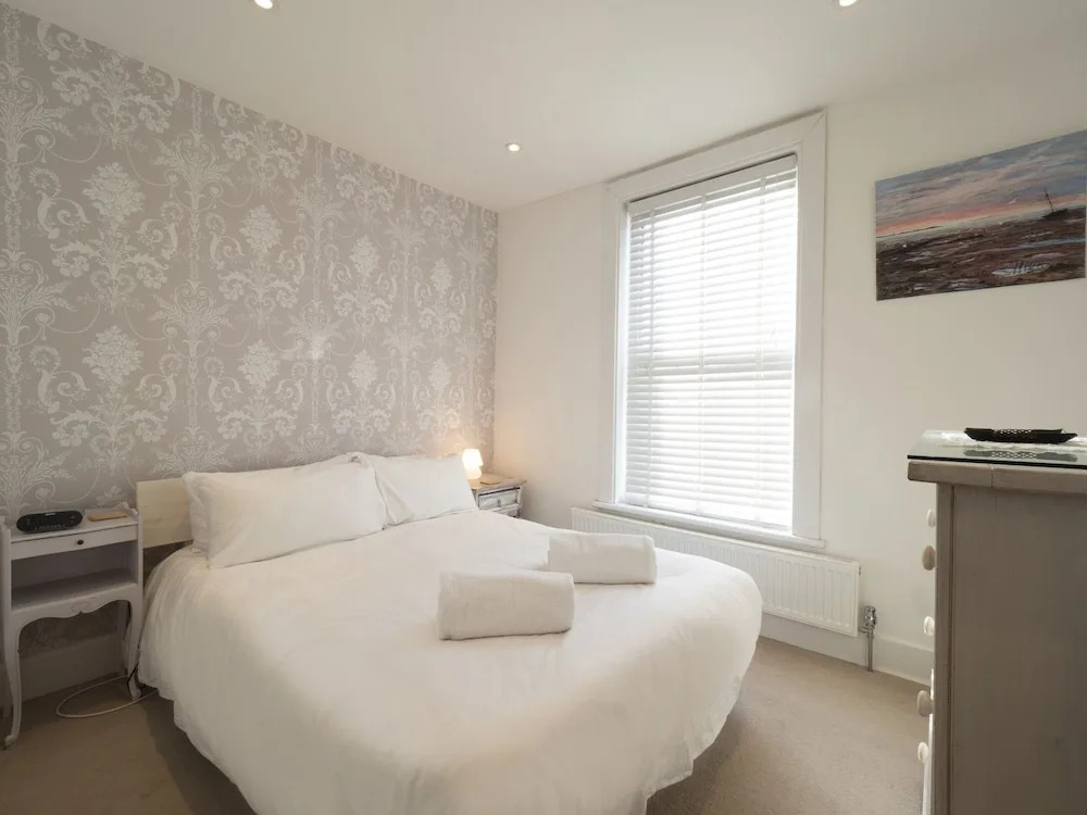 Sail Away - 2-Bed Apartment by the Beach