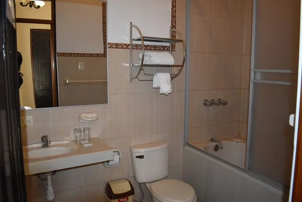 Colonial Plaza Hotel