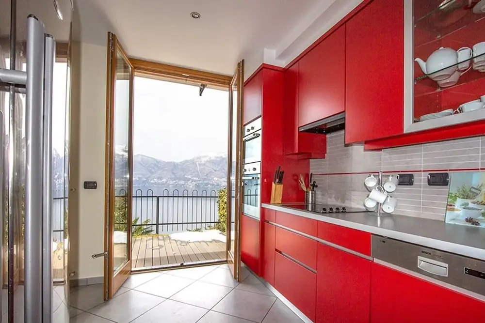 Contemporary 3 Bed Apartment With Lake Views, Wifi, Near Village