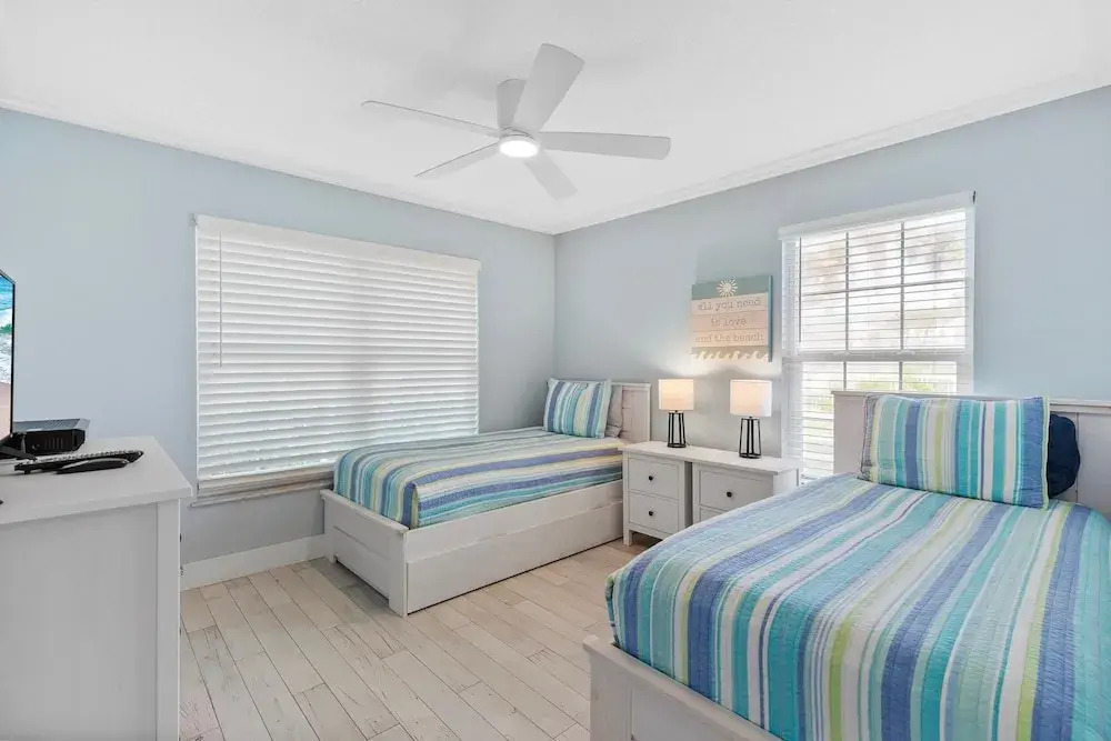 Colony Beach Club 101