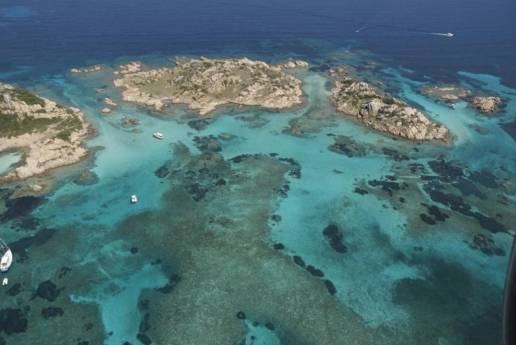 Isola dei Gabbiani - Land of water