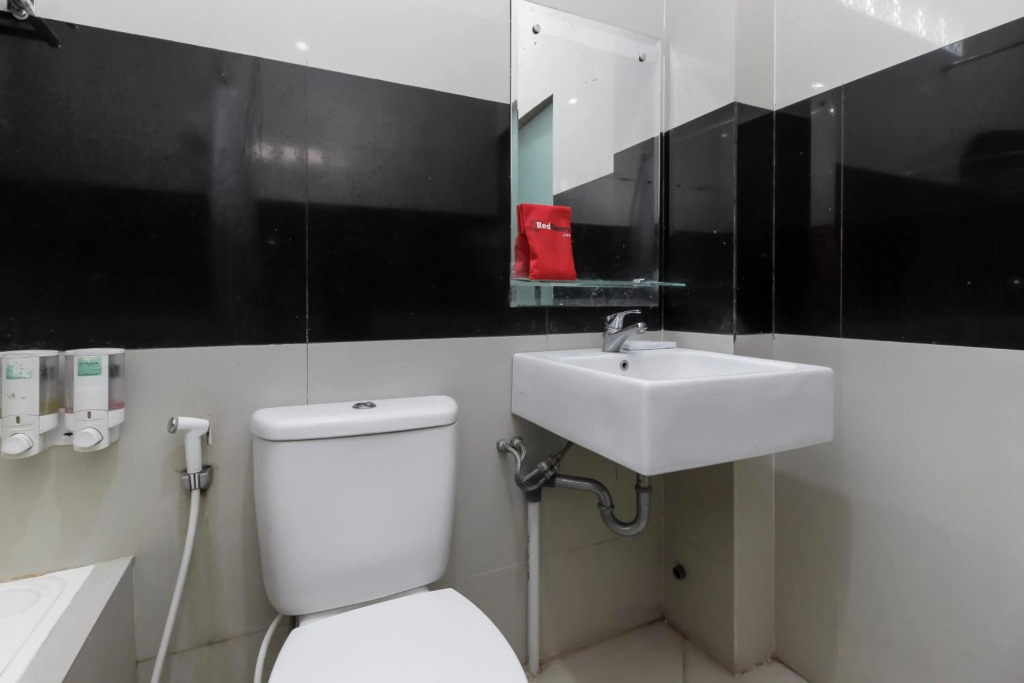 RedDoorz Plus @ Tuparev Cirebon