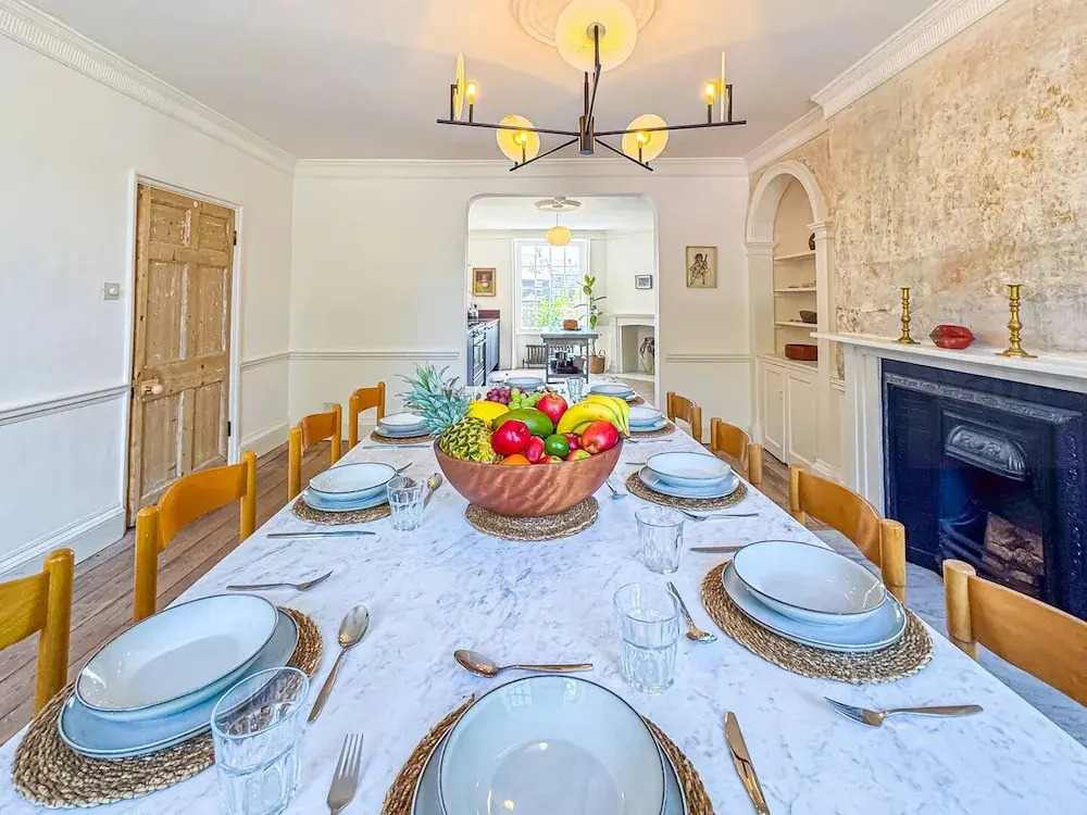Georgian Luxury Margate Tnhouse Sleeps 11 by Adliv