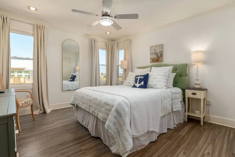 Feelin' Salty - 107 Quebec 4 Bedroom Home by RedAwning
