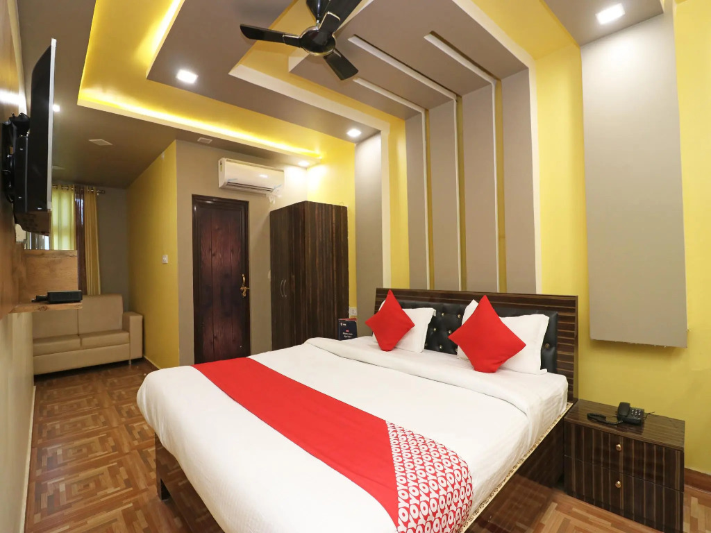 Collection O 24604 Hotel GMC Grand Luxury Stay