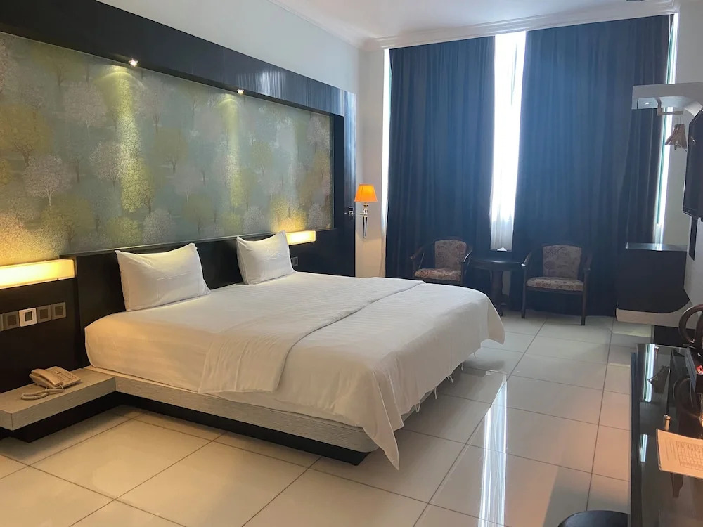 OYO 90975 Atta Hotel