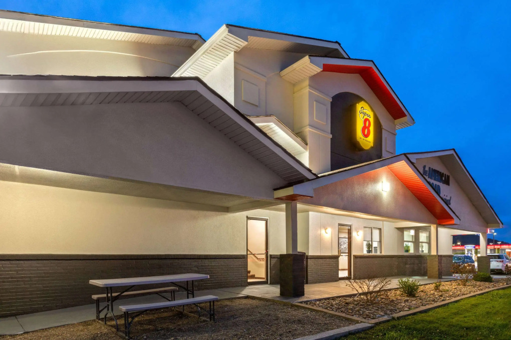 Super 8 by Wyndham Summersville - New River National Park