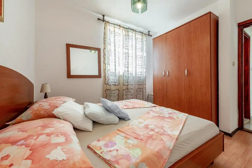 Apartments Roje