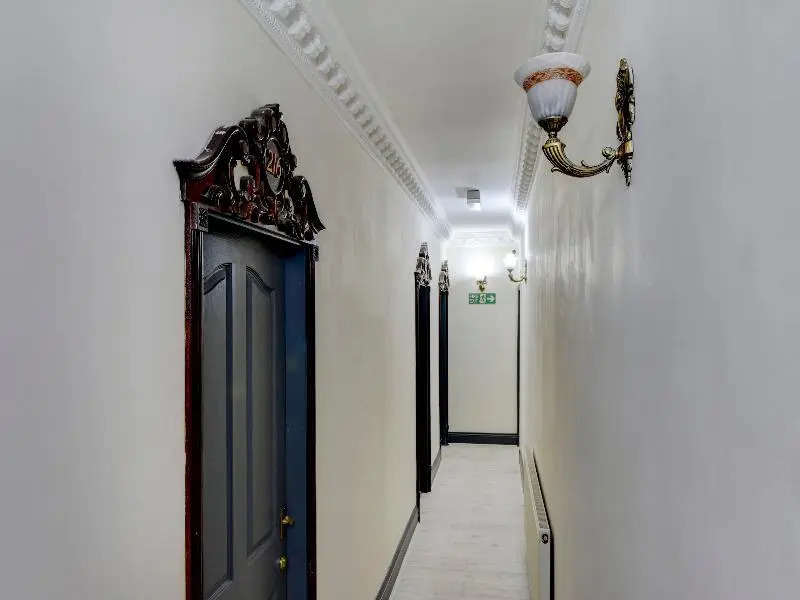 OYO Empire Hotel