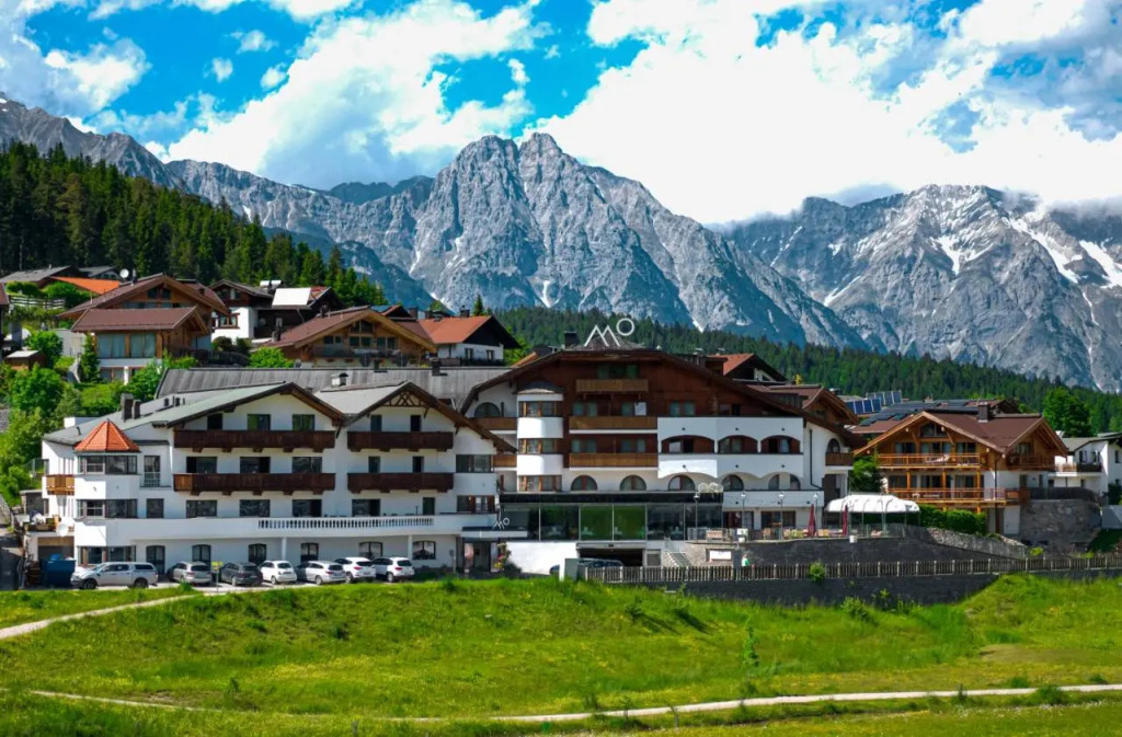 Mountains Hotel
