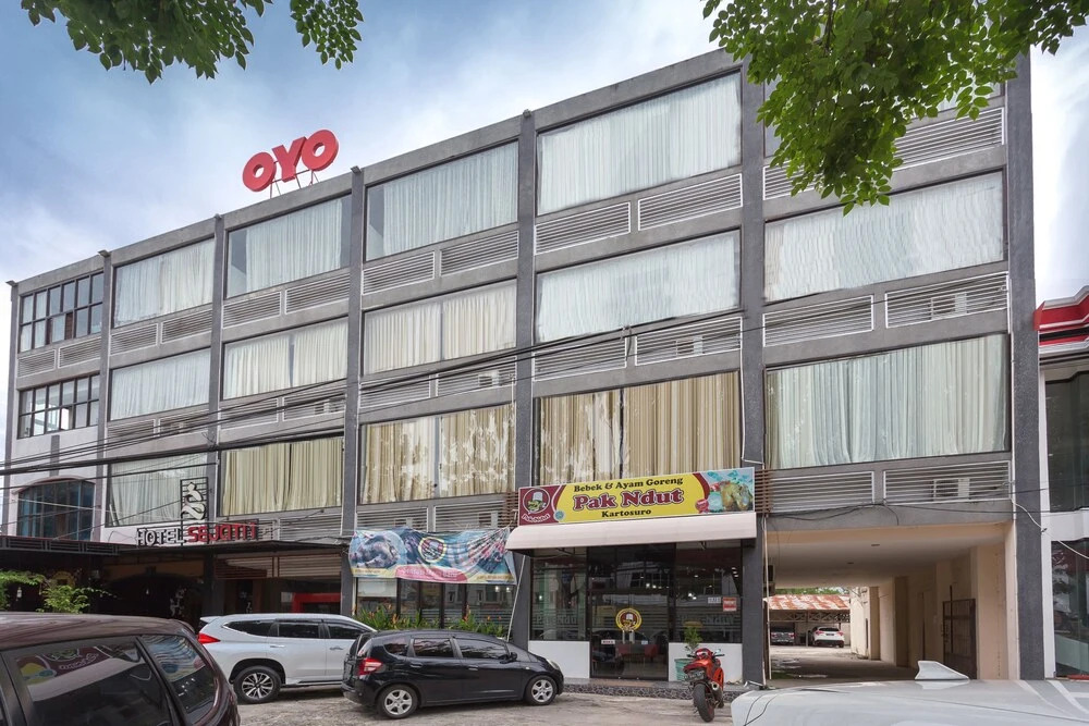Hotel Sejati by OYO Rooms