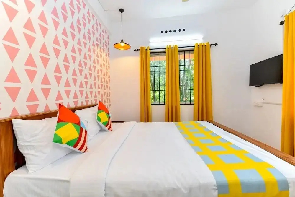 White House by OYO Rooms