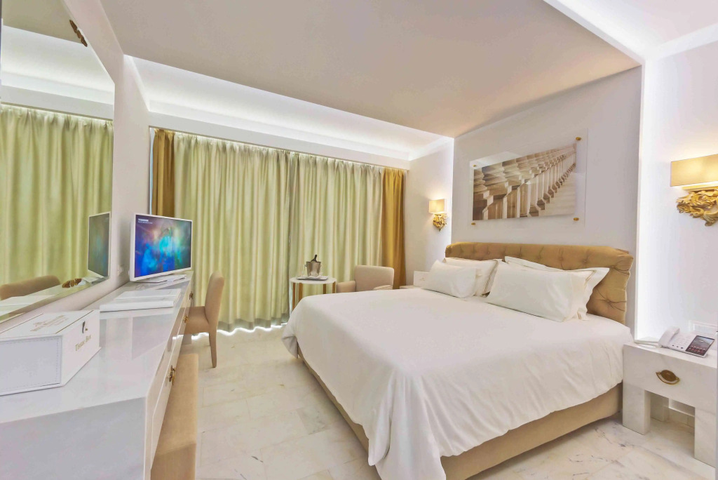 Royal Marmin Bay Boutique & Art Hotel