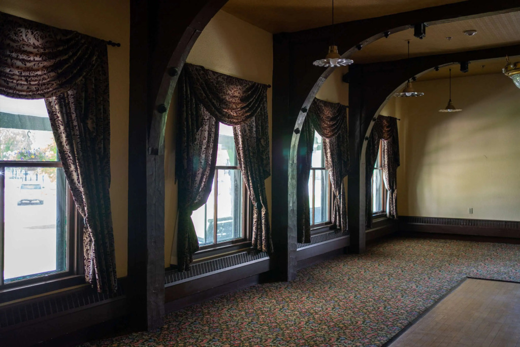 Sheridan Inn - Best Western Signature Collection