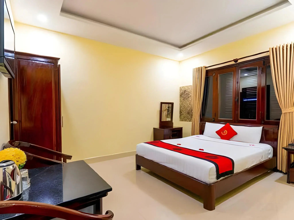 Golden River Hotel