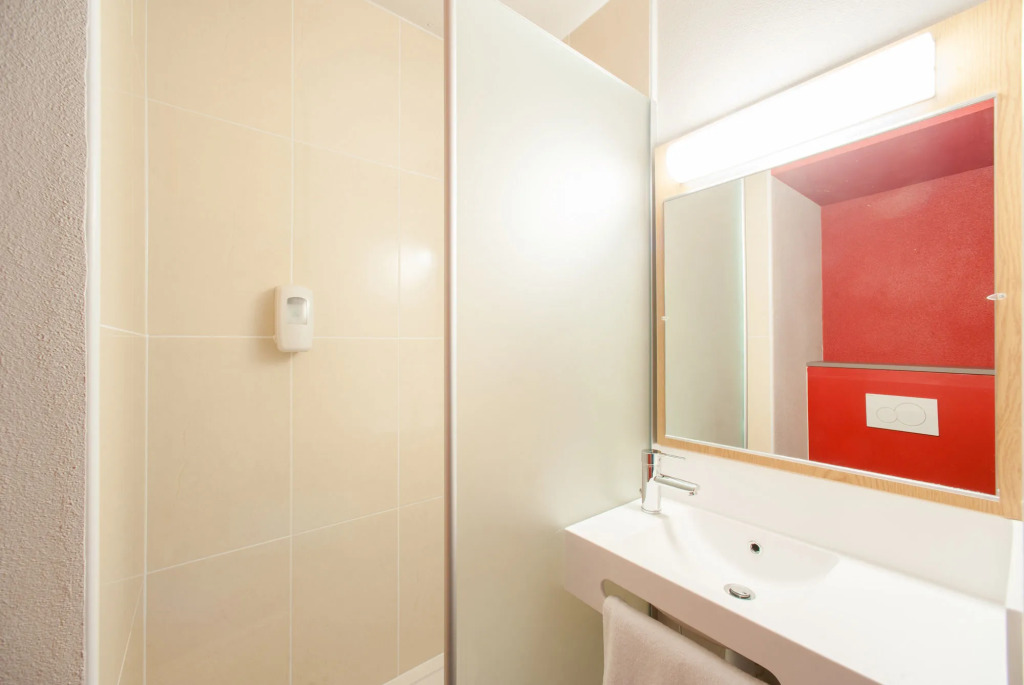 B&B HOTEL Paris Porte des Lilas