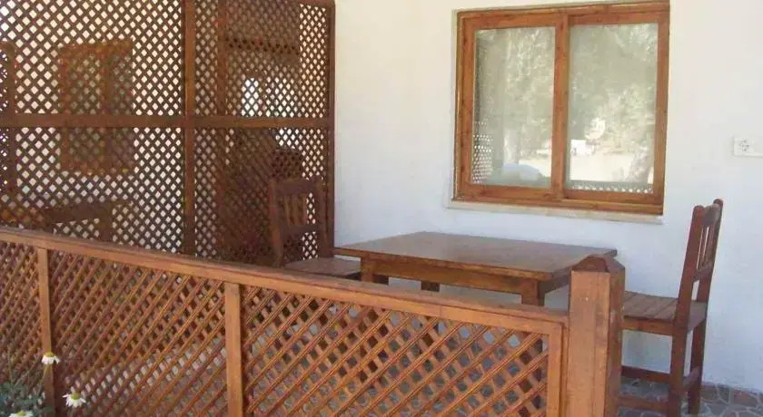 Yakamoz Pansiyon Mazı