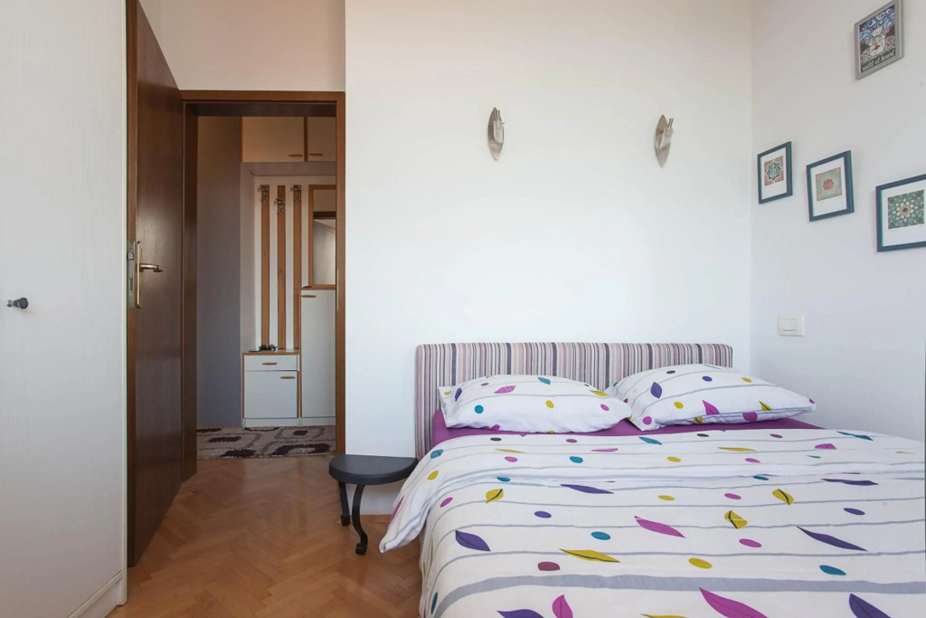 Violet Apartment