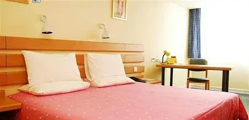 Home Inn Dandong Street