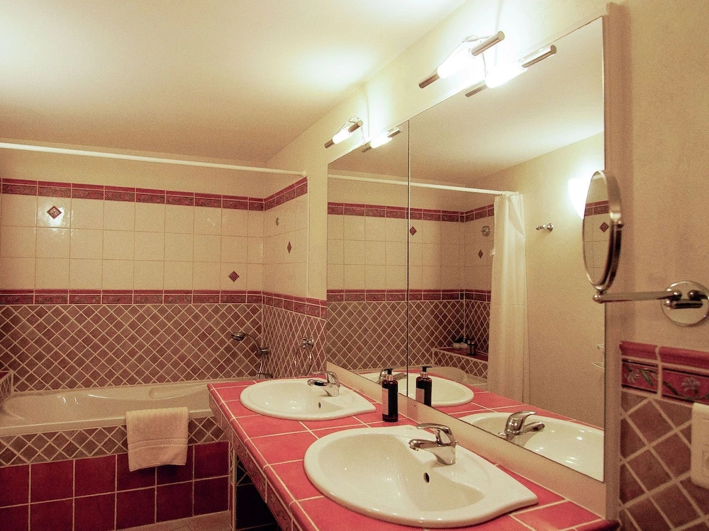 Luxury Apartment With Terrace, Sauna, Tennis, and Heated Pool
