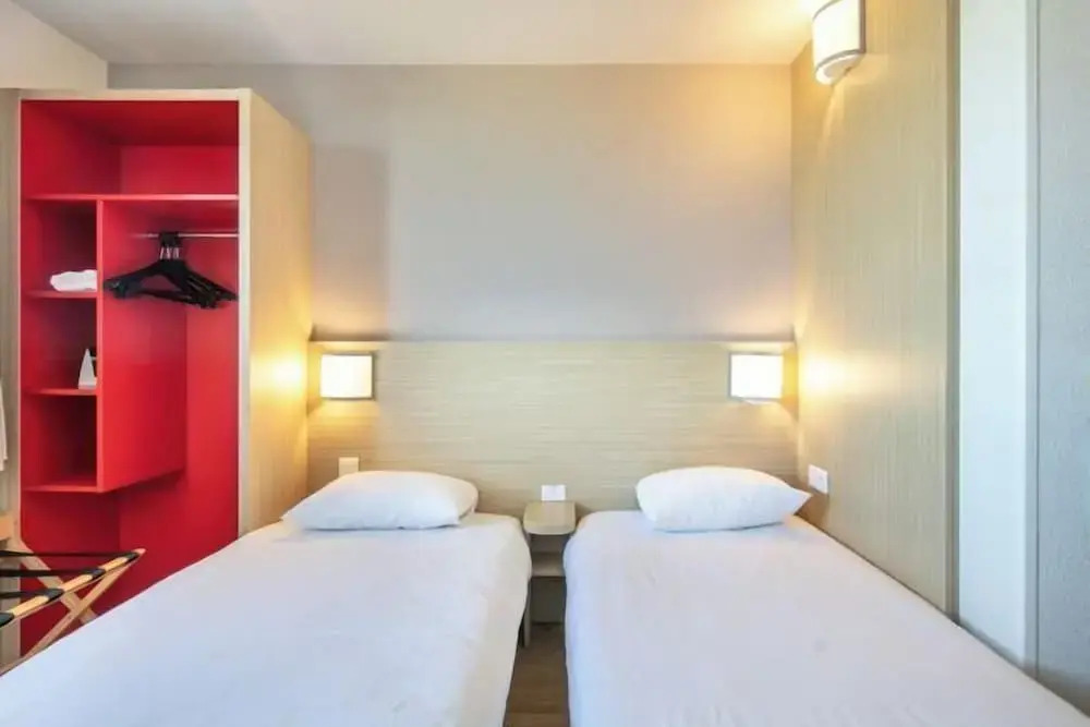 B&B Lyon Est Aeroport St Quentin Fallavie