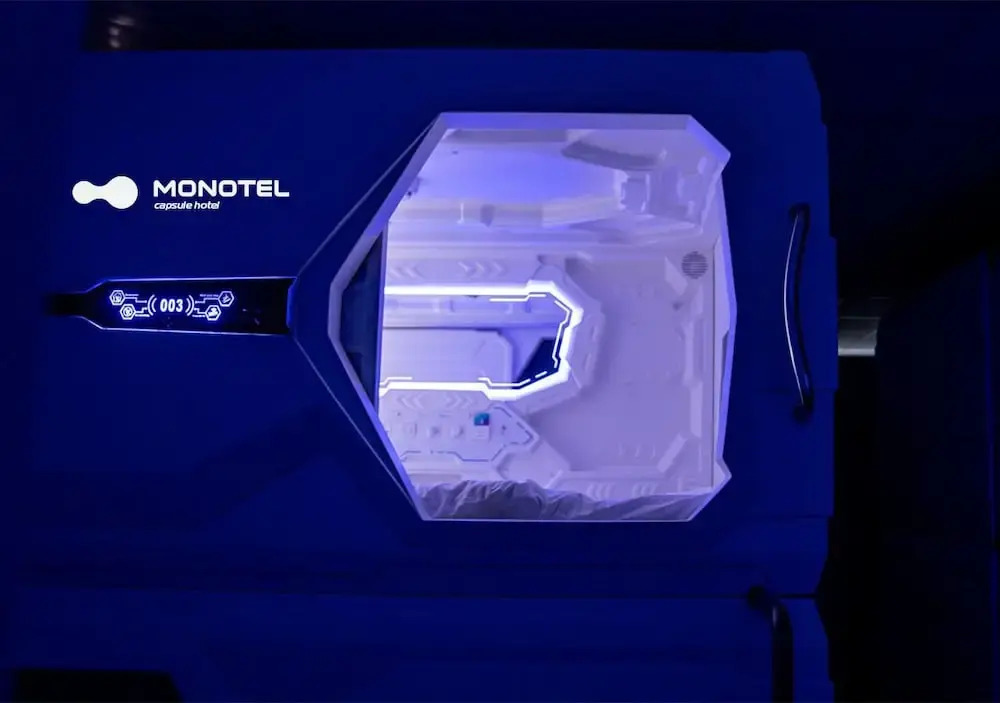 AV-1 Capsule Hotel