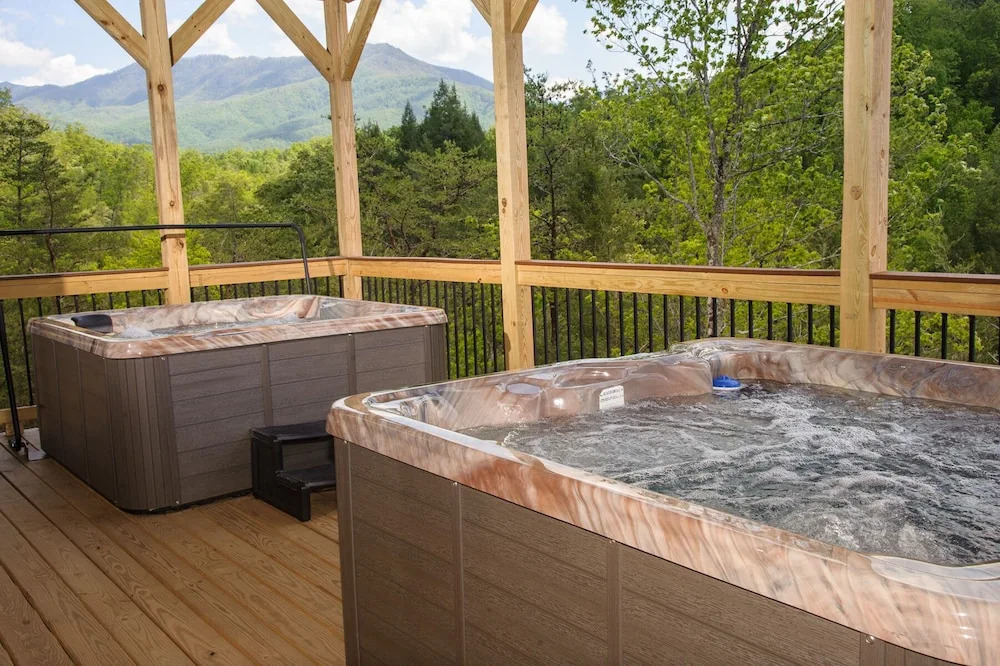 Sycamore Mansion 14 Bedroom Cabin by RedAwning