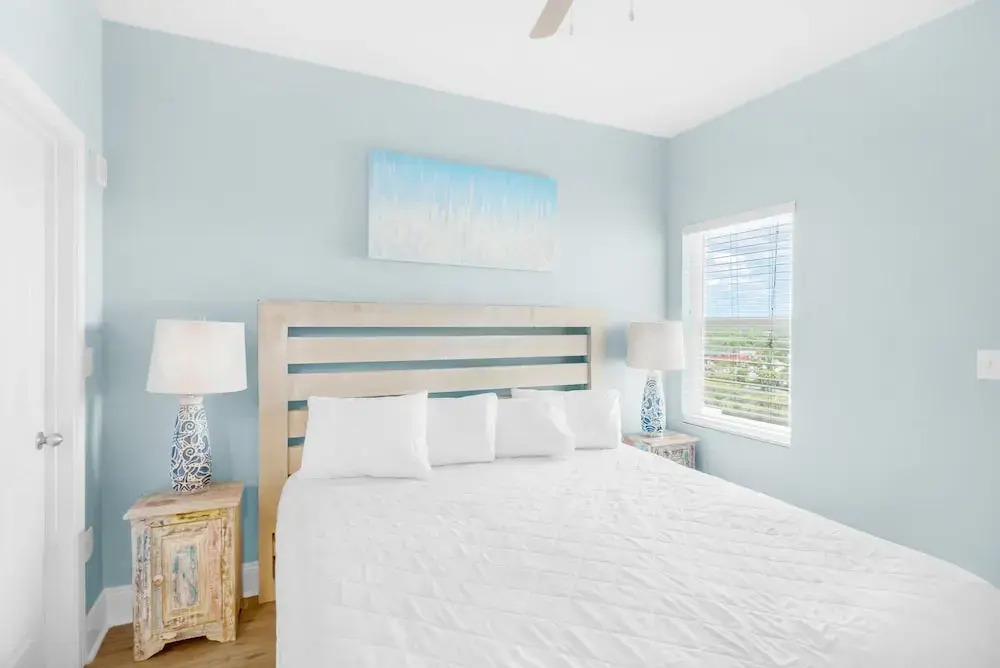 Laketown Wharf 838