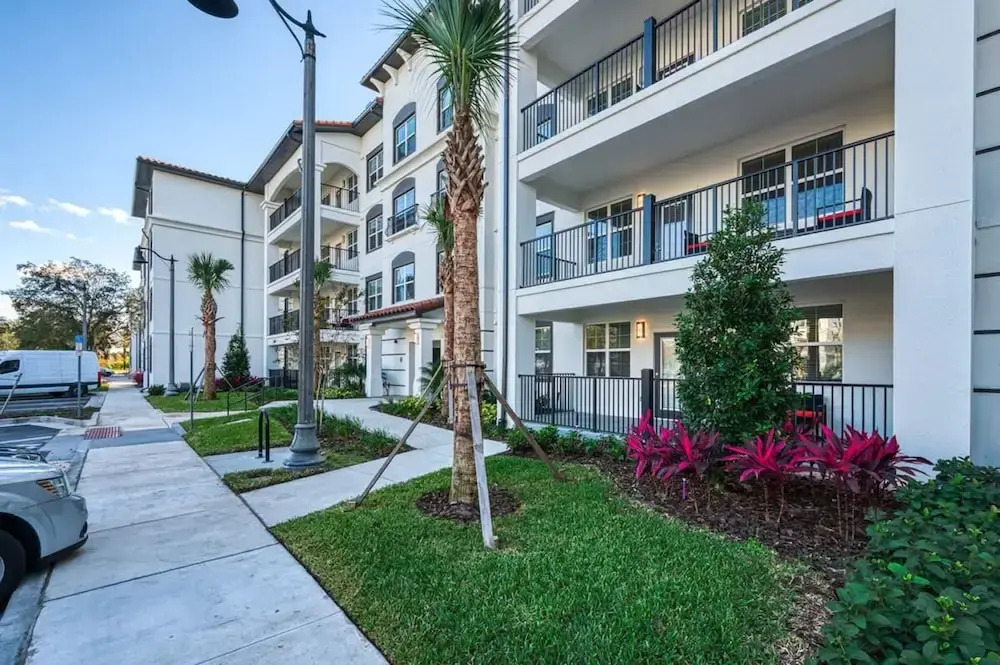 Prime Location-spacious Condo for 8 Guests