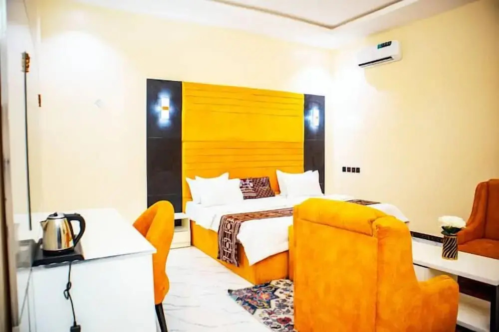 Pula Pula Luxury Hotel and Suites