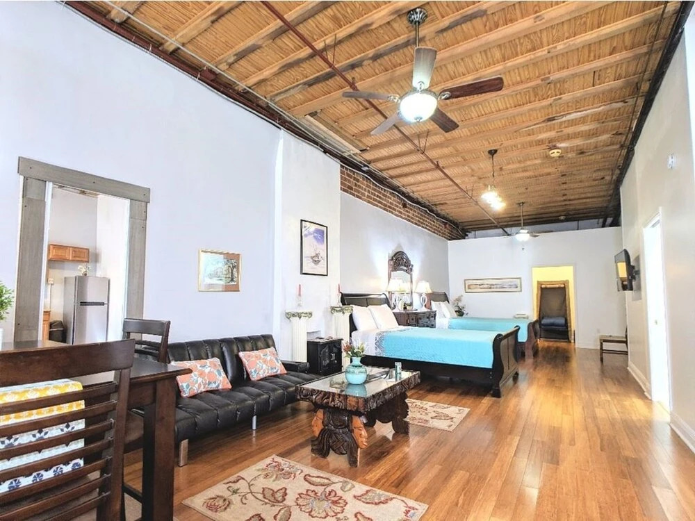 Hosteeva French Quarter Historic Condos