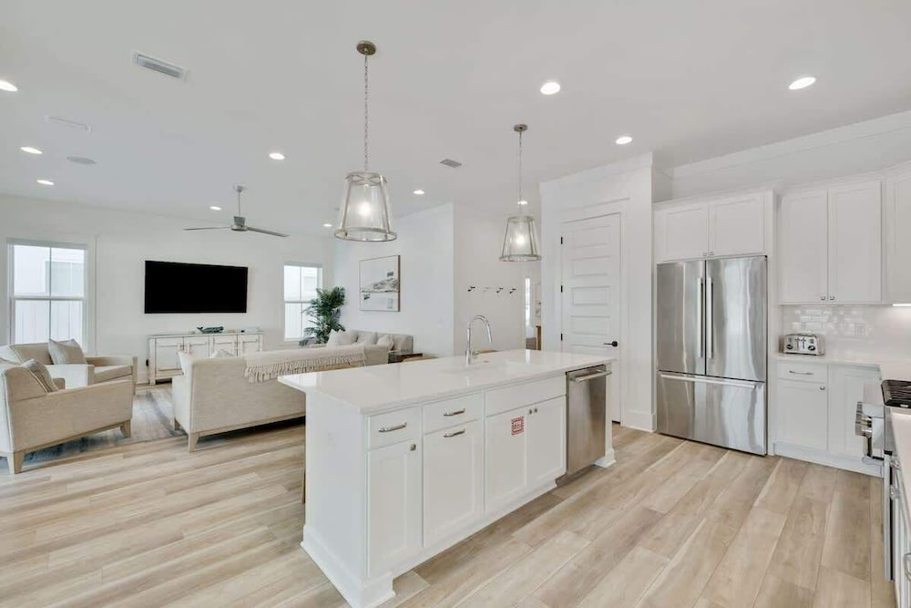 7BR Elegance and Comfort Withpool and Near the Beach