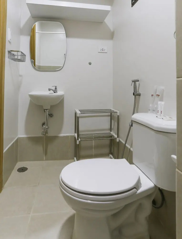 OYO 467 Trees Residences