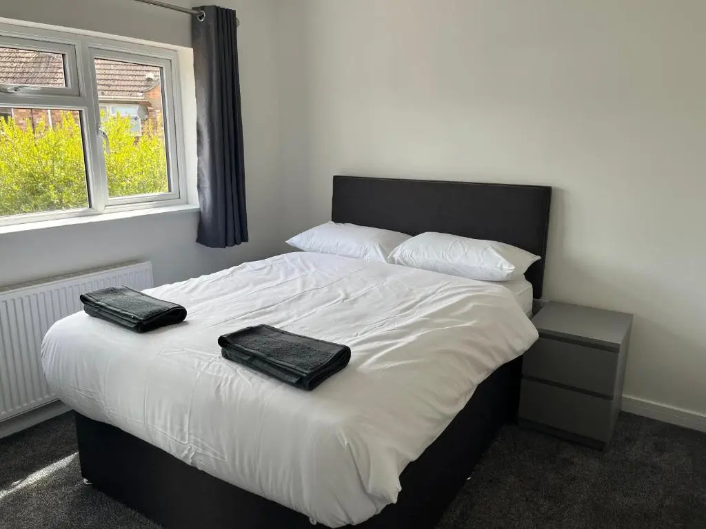 House - Sleeps 14, Onsite Parking & Pets Allowed