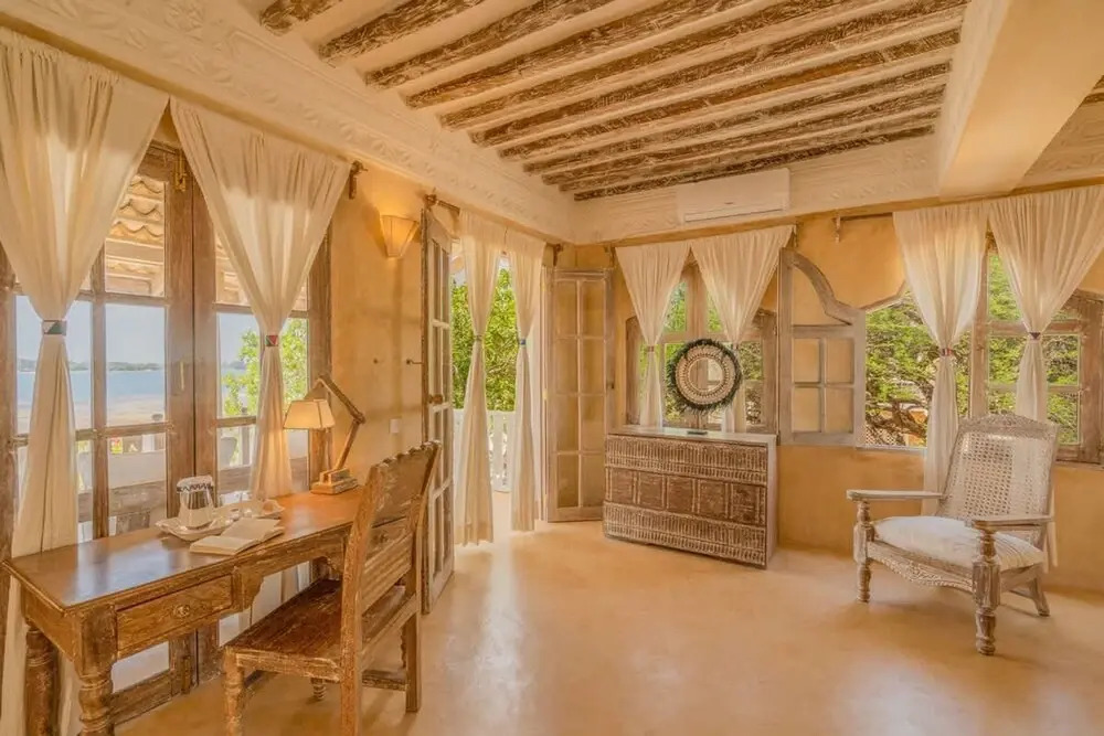 Amani House 5 Bedrooms Sleeps 10