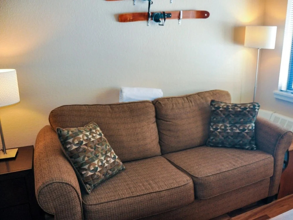 Getaway The Meadows 228a Hotel Style - Sleeps 4 Studio Bedroom Condo