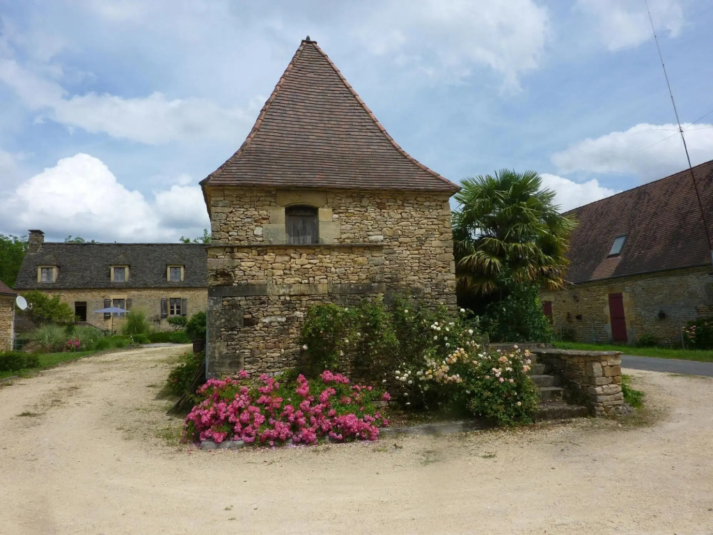 Nice holiday home in Nouvelle-Aquitaine with indoor pool