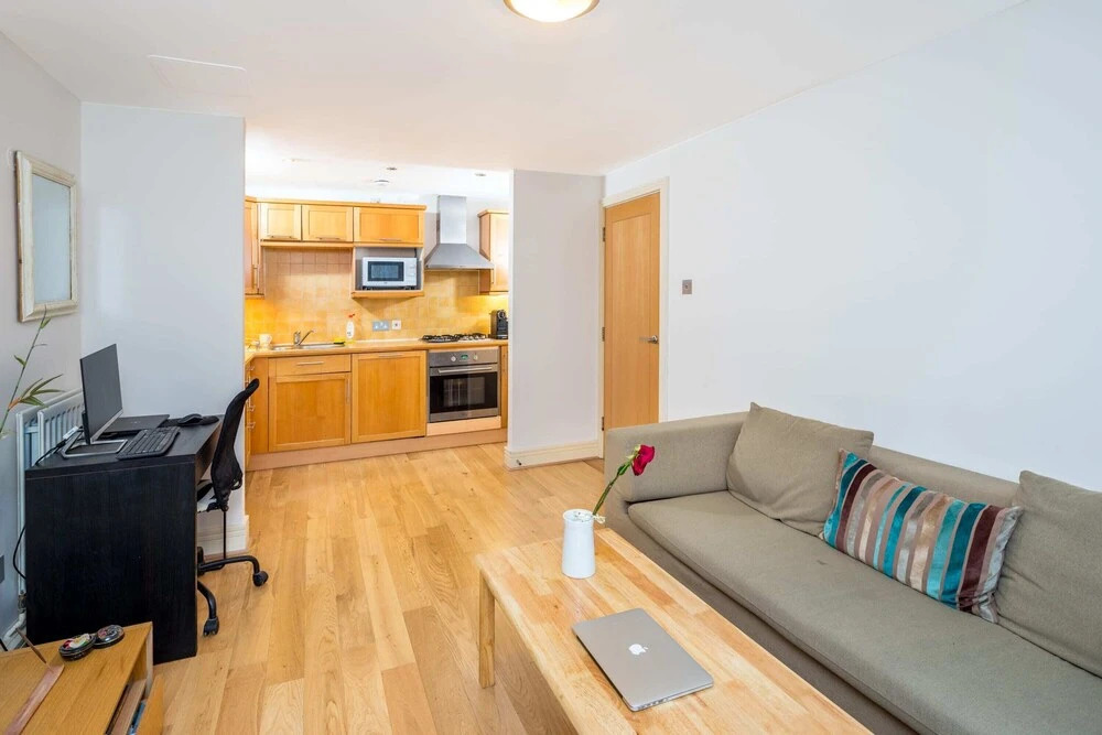 ALTIDO Homely 1-bed Flat in Queensway, West London