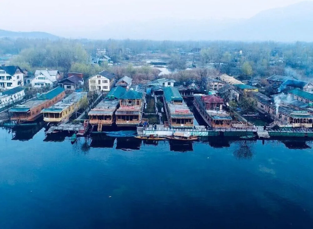 Meena Group houseboats