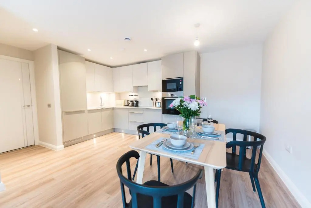 5 star brand new city centre apartment
