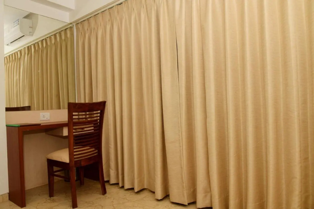 Hotel Monarch Center Point near Dahanu Beach, Bordi