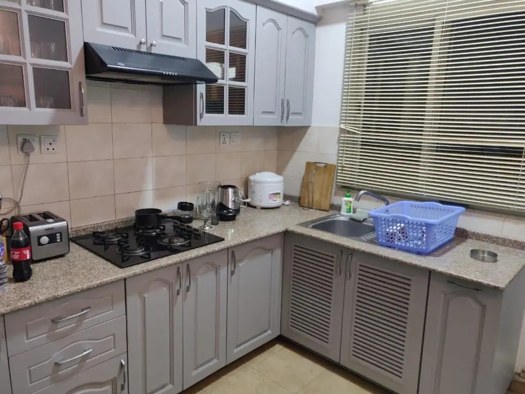 Apartment 7D,Retreat