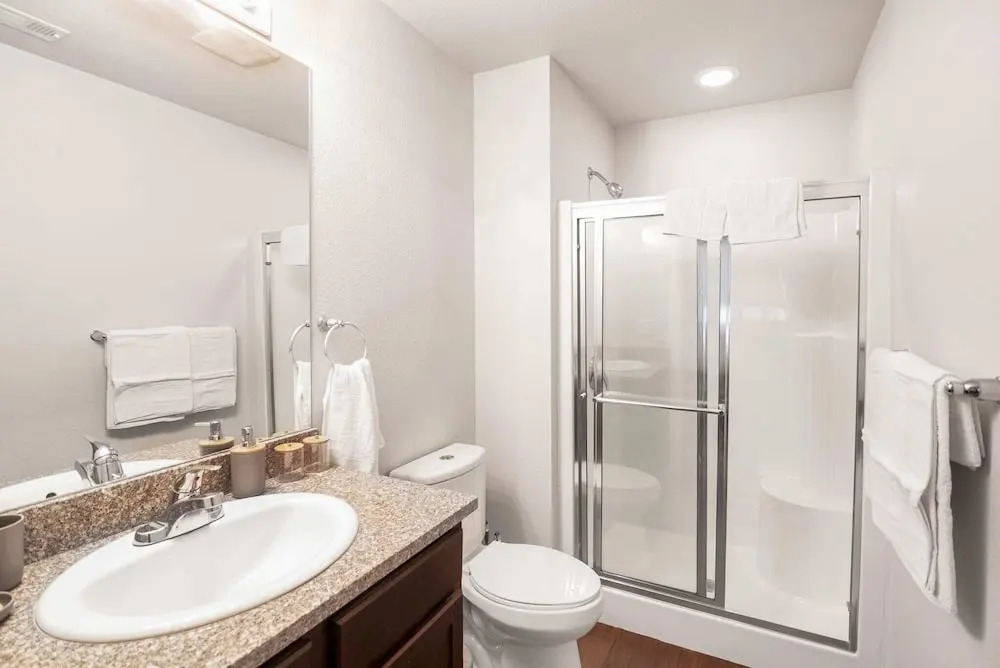 Spacious 3BR Apartment Central to All