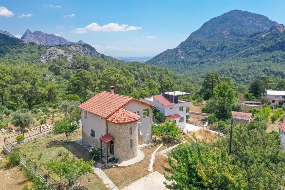 Secluded Villa with on Mountainside in Antalya